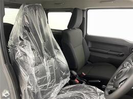 【運転席】座り心地が良いシートなので長時間の運転でも快適にお過ごしいただけます。新品のフロアマットのご注文も可能です。掲載箇所以外にご希望の写真がございましたらお気軽にお問い合わせ下さい。