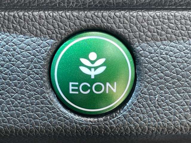 「ECONスイッチ」 エンジン、トランスミッション、エアコンの作動を制御して、省燃費運転をしやすくするように制御します♪