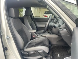 体を包み込む形のシートなので、長時間運転しても疲れません。