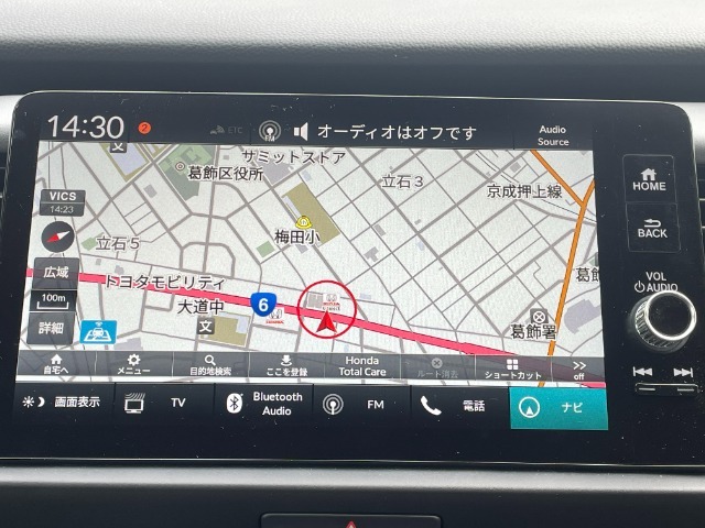 純正メモリーナビがついています。ラジオ、Bluetoothオーディオ、フルセグが視聴できます。