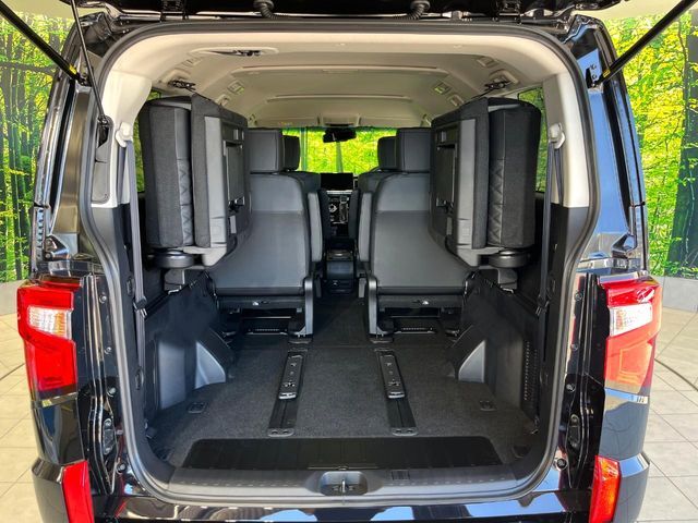 普段のお買い物や通勤、送迎等に十分な荷室スペースを確保しております。セカンドシートを倒すと、大きな荷物の積載も可能です♪