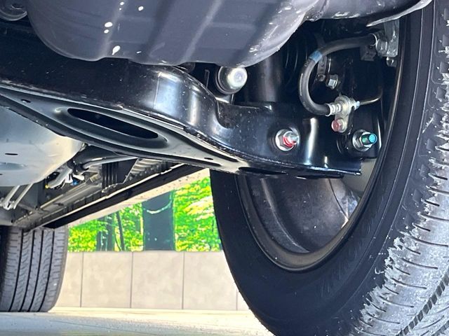 お車を安心してお乗りいただく為には、足回りの定期点検が欠かせません。サービスサポート（有償保証）では無料点検もご提供しており、安心のカーライフをお過ごしいただけるサポート体制が整っています。