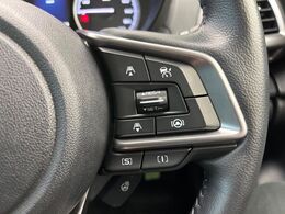 【全車速追従機能付クルーズコントロール】高速道路での長距離走行が楽に！！自動で速度を保つクルーズコントロールが、衝突軽減システムと連携し、前方の車両を感知して車間を保つように速度調節してくれます！！