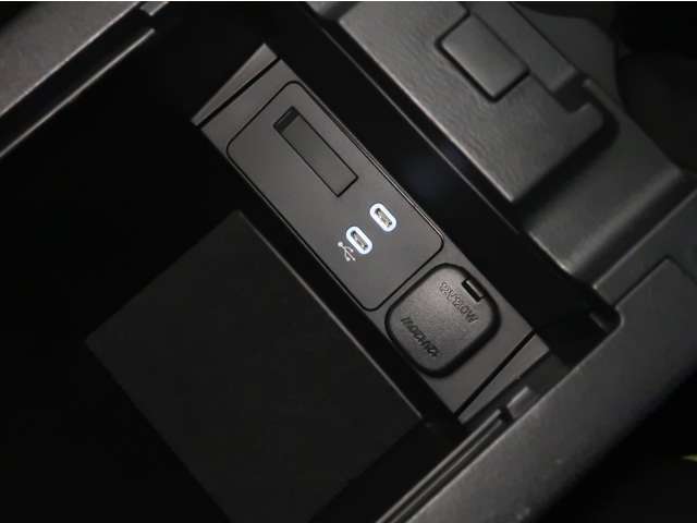 コンソール回り充電器類♪
