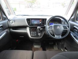 ご納車後も安心なプレミア保証をご提案いたします。ナビや電装品、エアコンなども含めた600項目の充実した保証内容と安心のロードサービス付帯でサポートいたします。詳細はお尋ねください。