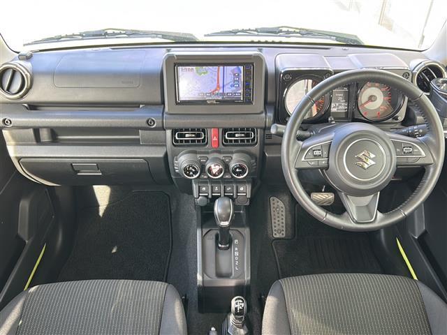 インパネ周りの画像です。店舗にて現車の確認もいただけますので、お電話で在庫のご確認の上是非ご来店くださいませ！！！ワクワクするクルマ選びをご提案します！