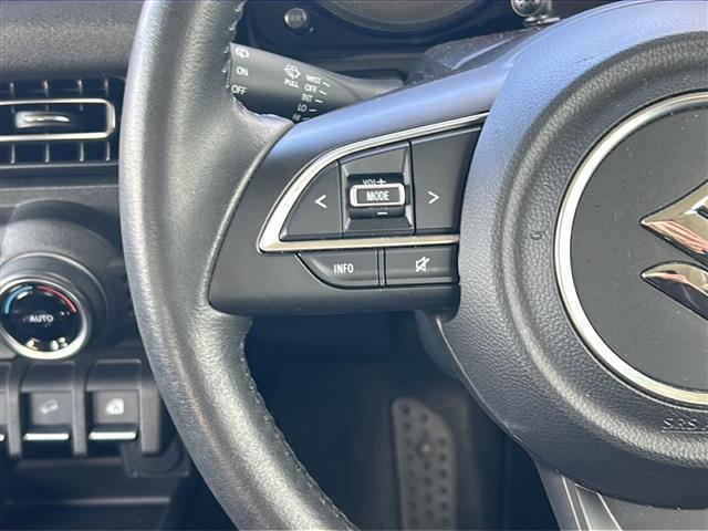 運転席操作部の画像です。店舗にて現車の確認もいただけますので、お電話で在庫のご確認の上是非ご来店くださいませ！！！ワクワクするクルマ選びをご提案します！