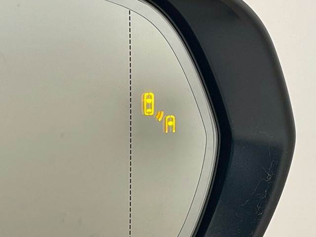 ブラインドスポットモニター装備。車線変更をしようとした時に車両があれば警報を鳴らしてくれます。