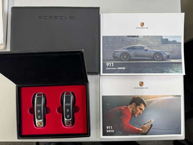 取説・整備手帳・スペアキーあります。