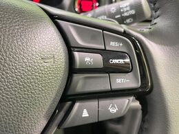 【アダプティブクルーズコントロール】高速道路での長距離走行が楽に！！自動で速度を保つクルーズコントロールが、衝突軽減システムと連携し、前方の車両を感知して車間を保つように速度調節してくれます！！