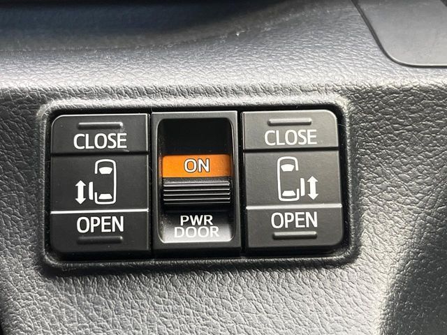 【両側パワースライドドア】スマートキーや運転席のスイッチで後席両側スライドドアの開閉が可能♪電動だから力を入れてドアを開ける必要が無く、小さなお子様でも簡単に開け閉めでき快適です♪