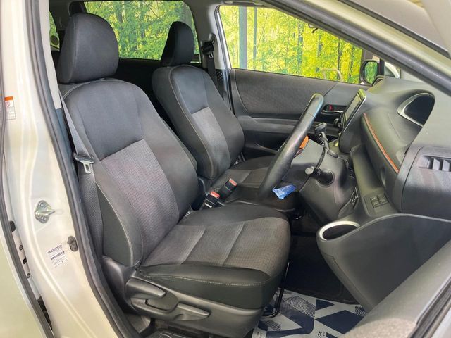 運転席シート廻りは使用感も少なく、良好な状態となっています。丁寧に使われていたことがよくわかりますね。