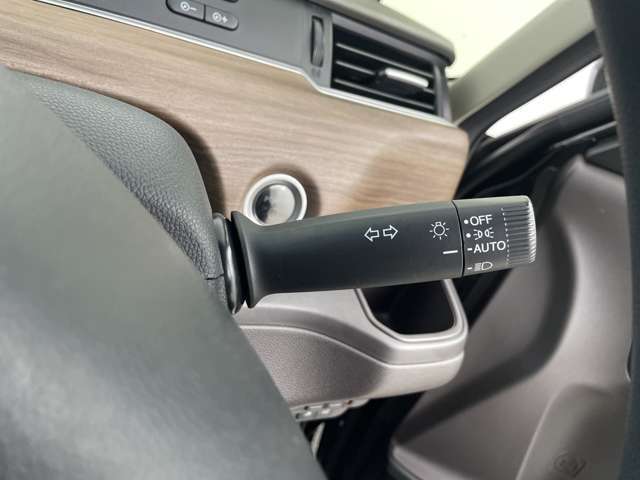 【運転席操作部】『運転席周辺の装備』の画像になります。快適なドライブを楽しむための機能が装備されています！運転席から触れるので使いやすいです！