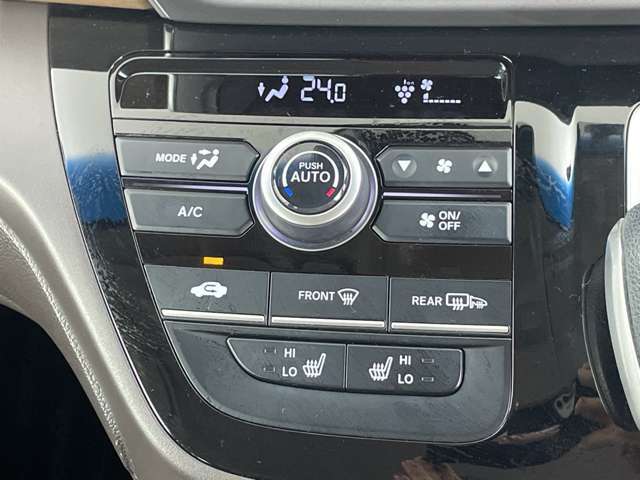 【運転席操作部】『運転席周辺の装備』の画像になります。快適なドライブを楽しむための機能が装備されています！運転席から触れるので使いやすいです！