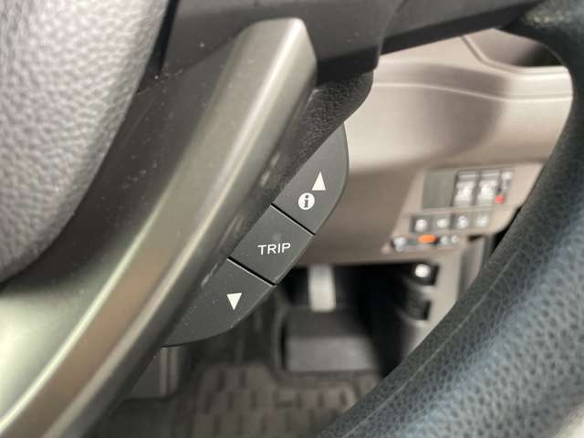 【運転席操作部】『運転席周辺の装備』の画像になります。快適なドライブを楽しむための機能が装備されています！運転席から触れるので使いやすいです！