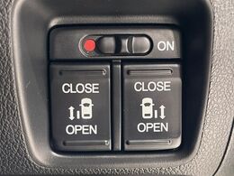 【両側パワースライドドア】スマートキーや運転席のスイッチで後席両側スライドドアの開閉が可能♪電動だから力を入れてドアを開ける必要が無く、小さなお子様でも簡単に開け閉めでき快適です♪