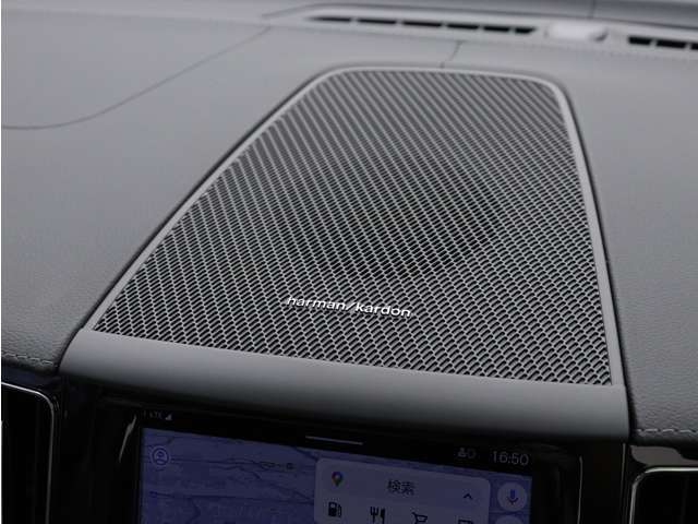 【harman/kardon】世界のオーディオファン垂涎のプレミアムサウンドシステムを搭載。原音に近い音場空間を忠実に再現。乗る人すべてに最良の音響体験を提供します。