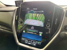 【マルチテレインモニター】車のフロントやサイドのカメラ画像を同時にモニター表示することで、悪路や狭い道を走行時でも周囲の状況確認ができ安心！本格SUVにうれしい装備です♪