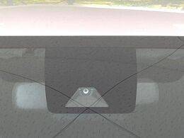 【トヨタセーフティセンス】走行中に前方の車両等を認識し、衝突しそうな時は警報とブレーキで衝突回避と被害軽減をアシスト。より安全にドライブをお楽しみいただけます。