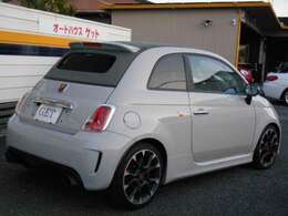 人気のアバルト500C　電動ソフトTOP灰色　外Wマフラー　足回り　同アバルト5MT走行6.9万km赤革内装　同色のアバルト5MT在庫有り、他フィアット限定車2台有り