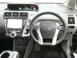 【徹底洗浄クリーニング実施済】運転席からの視界はこんな感じです☆お気軽にご来店いただき、実際に座って是非お確かめください。ドライバーに寄り添う快適な操作フィールをもたらすステアリングです。