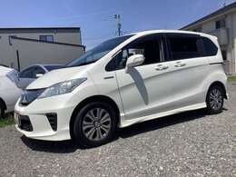 店頭のお車には、車検対応の物でありましたらカスタマイズオプションも可能です！アルミのインチアップ等も是非ご相談ください（＾◇＾）