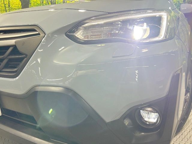 【LEDヘッドライト】悪天候や夜間走行時も良好な視界を確保し安心して運転できる高輝度LEDヘッドライトを装備！点灯速度が早く、消費電力も抑えられています。