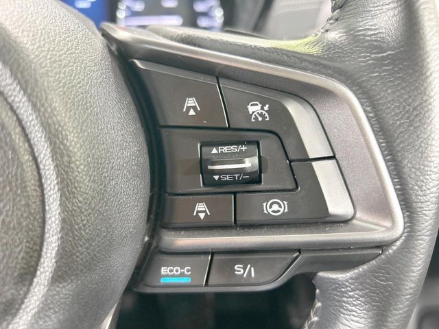 【全車速追従機能付クルーズコントロール】高速道路での長距離走行が楽に！！自動で速度を保つクルーズコントロールが、衝突軽減システムと連携し、前方の車両を感知して車間を保つように速度調節してくれます！！