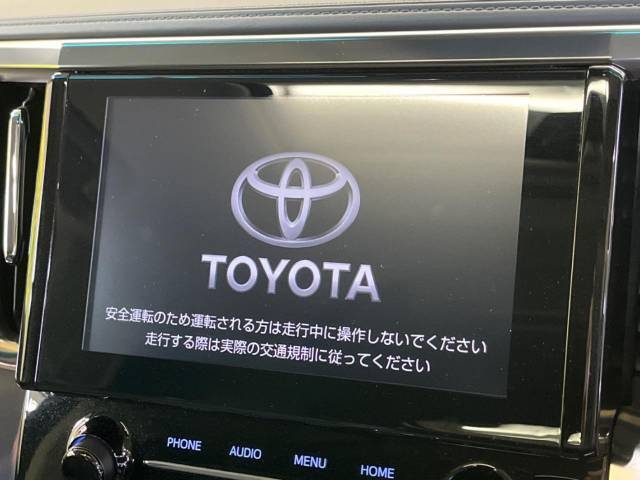 【純正9型SDナビ】ナビゲーション機能はもちろん、多彩なメディアを大画面でお楽しみいただけます。フルセグTV、ミュージックサーバー、Bluetooth接続CD・DVD再生も可能！