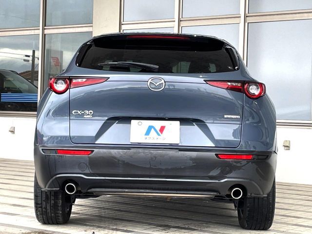 安心の最長10年・走行無制限保証（有償）をご用意。保証内容も充実はもちろん、無料点検＆オイル交換や、年中無休の全国・24時間ロードサービスも付帯されておりますのでご安心下さい。