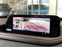 【パノラミックビューモニター】専用のカメラにより、上から見下ろしたような視点で360度クルマの周囲を確認することができます☆死角部分も確認しやすく、狭い場所での切り返しや駐車もスムーズに行えます。