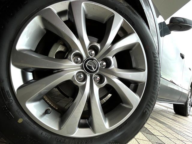 【純正18インチアルミホイール】外観にマッチした純正アルミホイールを装着しております。各種社外アルミホイールや、スタッドレスタイヤも取扱いしております。是非ご相談ください♪