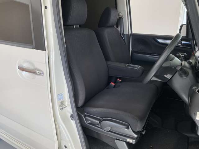 シートに目立つダメージは無く、状態良好です♪