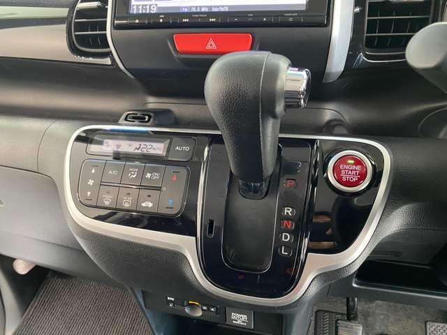 シフトは人気のインパネシフトなので扱いやすく、操作性◎♪
