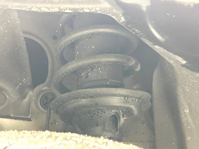 お車を安心してお乗りいただく為には、足回りの定期点検が欠かせません。サービスサポート（有償保証）では無料点検もご提供しており、安心のカーライフをお過ごしいただけるサポート体制が整っています。