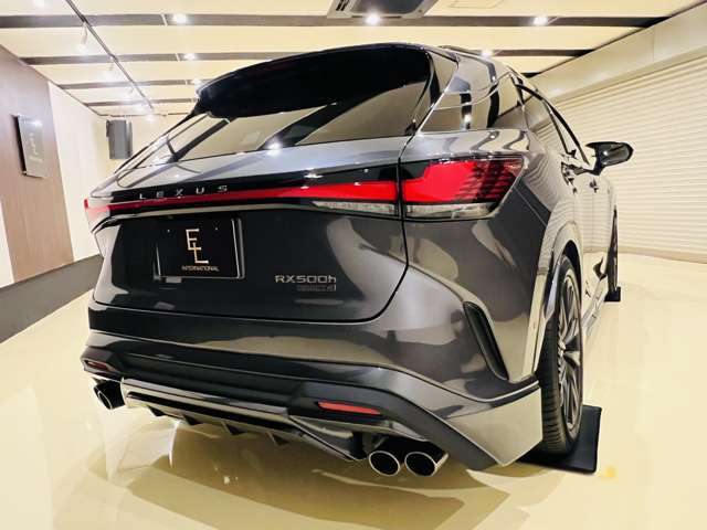 新車保証書御座います。ノーマルコイルに交換すれば新車保証継続も可能で御座います。保証期間令和10年8月迄