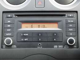 2DINオーディオです。CD、ラジオを聴くことができます。当たり前の装備かもしれませんが、なくては困るドライブの必需品ですよね！