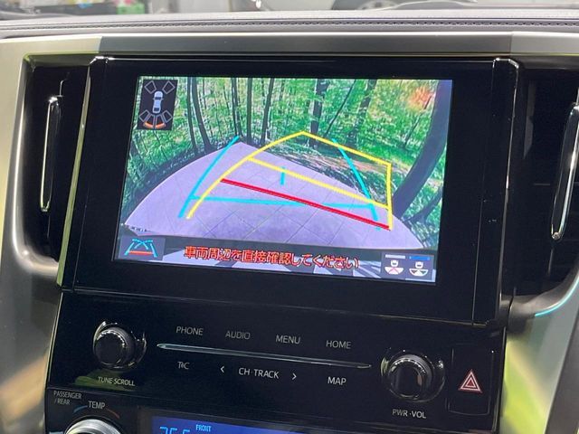 【バックカメラ】駐車時に後方がリアルタイム映像で確認できます。大型商業施設や立体駐車場での駐車時や、夜間のバック時に大活躍！運転スキルに関わらず、今や必須となった装備のひとつです！