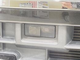 【スマートアシスト】走行中に前方の車両等を認識し、衝突しそうな時は警報とブレーキで衝突回避と被害軽減をアシスト。より安全にドライブをお楽しみいただけます。