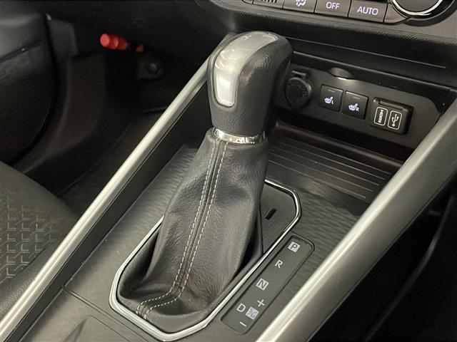 【シフトレバー】シフトも操作しやすく快適なドライブを楽しんでいただけます！