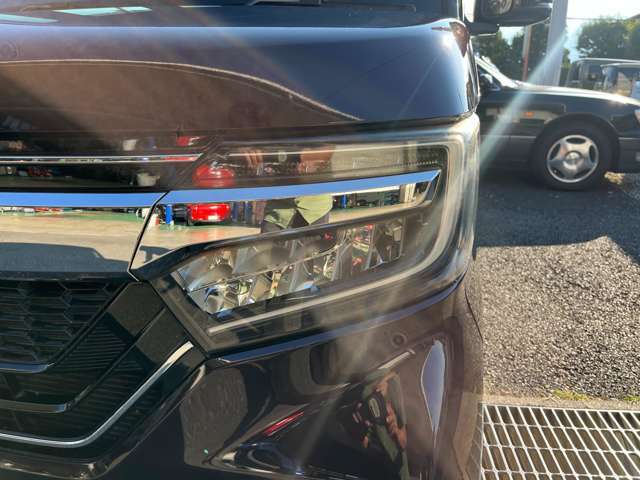 エクステリアには、全タイプ標準装備のLEDヘッドライトやルーフサイドの溶接にルーフレーザーブレーズを採用。