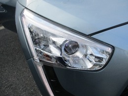 LEDヘッドライトで暗い夜道も明るく照らしてくれます。