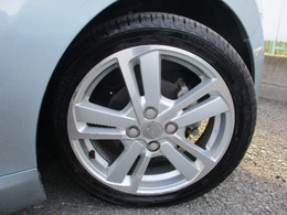 アルミホイールを装備しております。