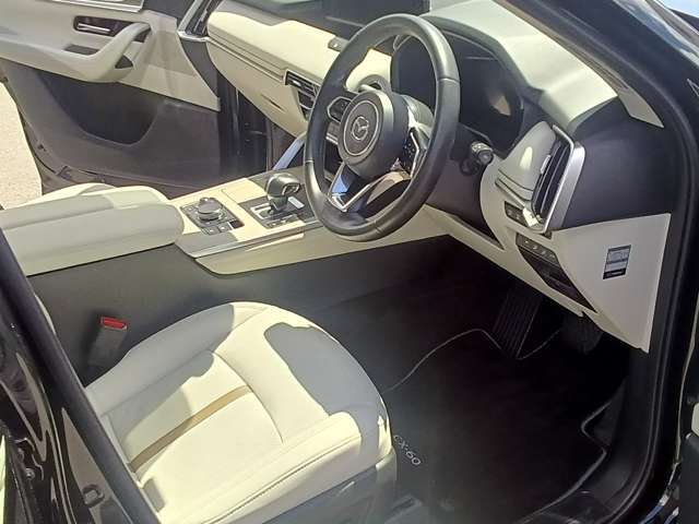 運転席10Wayパワーシート＆ドライビングポジションメモリー機能