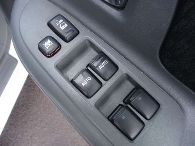 【ご相談ください】近畿管轄外登録、陸送納車、車庫証明手続きも別途費用で承ります。些細な事でもお気軽にご相談下さい。