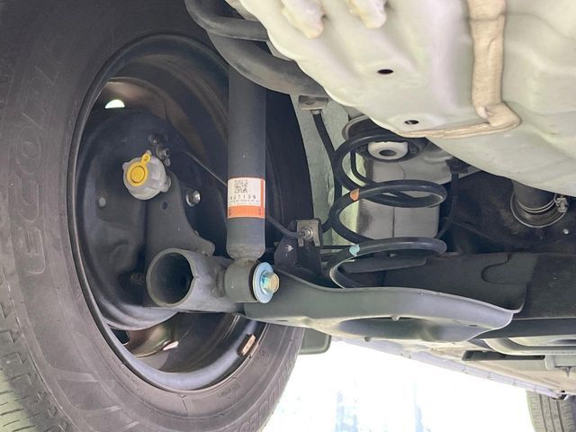 お車を安心してお乗りいただく為には、足回りの定期点検が欠かせません。サービスサポート（有償保証）では無料点検もご提供しており、安心のカーライフをお過ごしいただけるサポート体制が整っています。