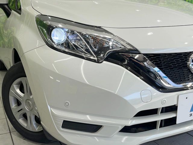 【LEDヘッドライト】悪天候や夜間走行時も良好な視界を確保し安心して運転できる高輝度LEDヘッドライトを装備！点灯速度が早く、消費電力も抑えられています。