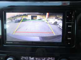 バックが苦手な方は必見！ライン表示付きのバックモニターが障害物を映し出してくれます！