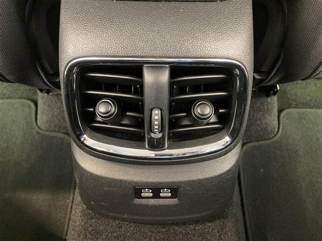 【エアコン】『エアコン装備』の画像になります。暑い夏でも寒い冬でも、車内に快適な空気を届けるので、いつでも快適な車内空間を創り上げます！