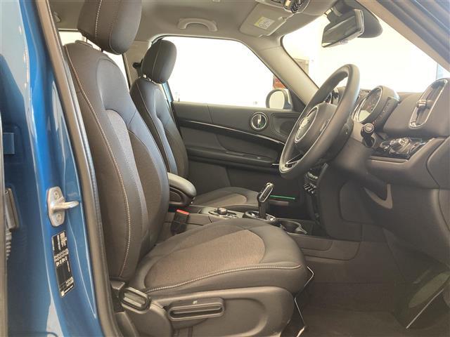 【運転席】『運転席周辺』の画像になります。写真の内容に関してご不明点、ご質問等がございましたらお気軽にガリバー店舗までお問い合わせください。